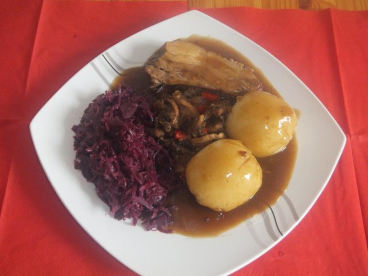 Bilder für Dicke Rippe mit Apfelrotkohl und Klöße in Rotweinsoße - Rezept