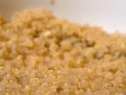 Rezept: Fruchtiger Quinoa-Salat mit Ziegenfeta in Pancetta Bild Nr. 2 Fruchtiger Quinoa-Salat mit Ziegenfeta in Pancetta - Rezept - Bild Nr. 2