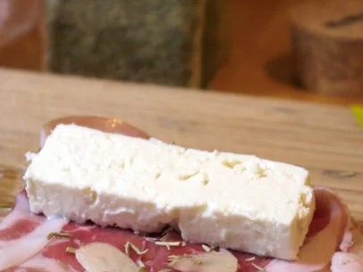 Rezept: Fruchtiger Quinoa-Salat mit Ziegenfeta in Pancetta Bild Nr. 9 Fruchtiger Quinoa-Salat mit Ziegenfeta in Pancetta - Rezept - Bild Nr. 9