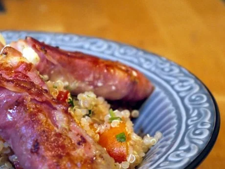 Rezept: Fruchtiger Quinoa-Salat mit Ziegenfeta in Pancetta Fruchtiger Quinoa-Salat mit Ziegenfeta in Pancetta - Rezept