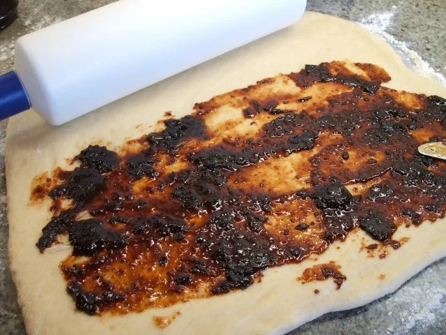 Backen: Zwetschgen-Gugelhupf mit Marzipan - Rezept - Bild Nr. 5