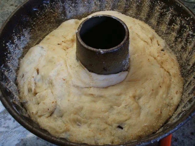 Backen: Zwetschgen-Gugelhupf mit Marzipan - Rezept - Bild Nr. 7