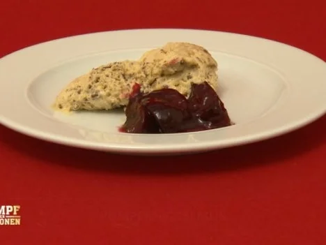 Rezept: Pumpernickelmus mit Pflaumenkompott Pumpernickelmus mit Pflaumenkompott - Rezept