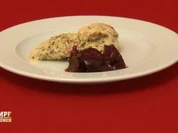 Pumpernickelmus mit Pflaumenkompott - Rezept