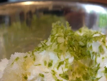 Minzbouletten mit Knoblauchdip, dazu gebratener Blumenkohl und Brotchips - Rezept - Bild Nr. 5