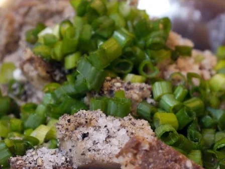 Minzbouletten mit Knoblauchdip, dazu gebratener Blumenkohl und Brotchips - Rezept - Bild Nr. 8