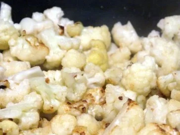 Minzbouletten mit Knoblauchdip, dazu gebratener Blumenkohl und Brotchips - Rezept - Bild Nr. 14