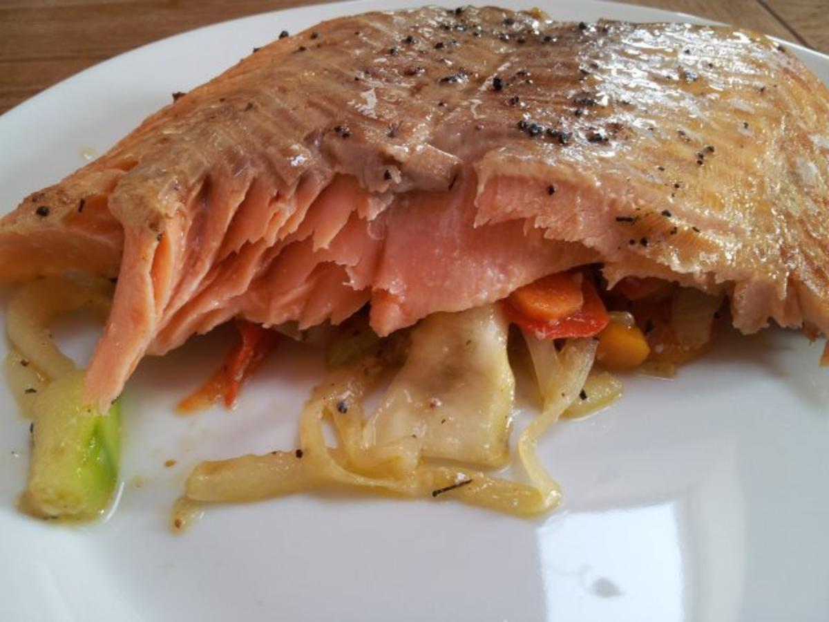 Lachs auf Gemüsebett - Rezept - Bild Nr. 8