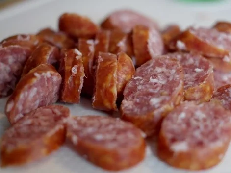 Rezept: Wurstgulasch à la Cho Bild Nr. 3 Wurstgulasch à la Cho - Rezept - Bild Nr. 3