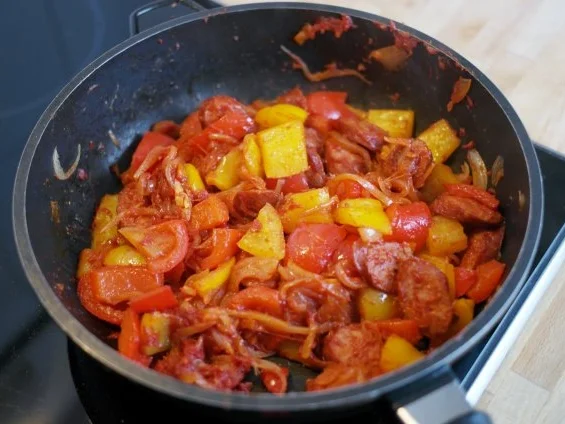 Rezept: Wurstgulasch à la Cho Bild Nr. 8 Wurstgulasch à la Cho - Rezept - Bild Nr. 8