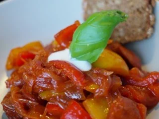 Rezept: Wurstgulasch à la Cho Bild Nr. 10 Wurstgulasch à la Cho - Rezept - Bild Nr. 10