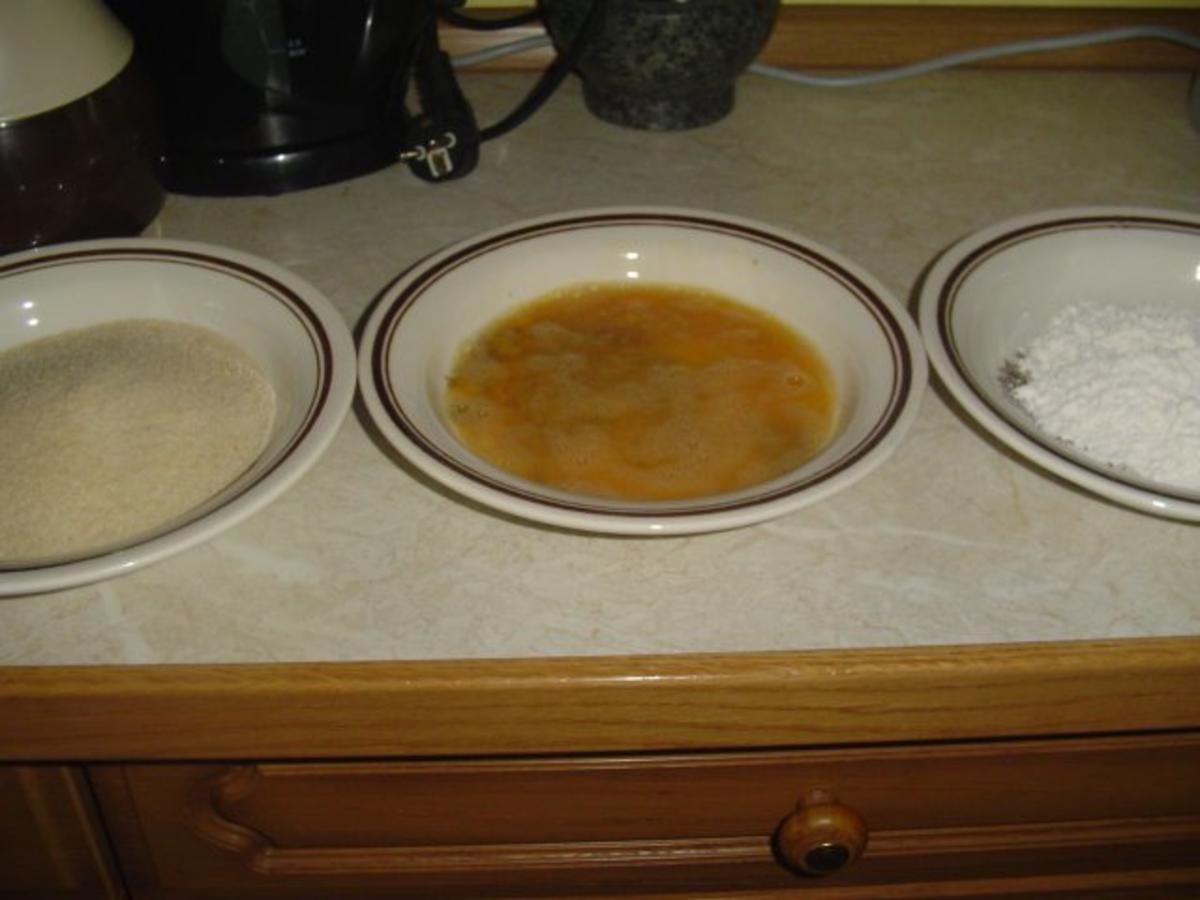 Schnitzel und  Kohlrabipommes mit Petersielkartoffeln - Rezept - Bild Nr. 3
