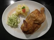 Bierhendl mit Kartoffel- und Gurkensalat - Rezept