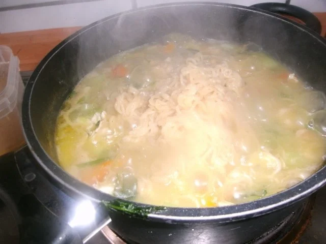 Bunte Gartensuppe mit Huhn und Mie-Nudeln - leicht verschärft - Rezept - Bild Nr. 7