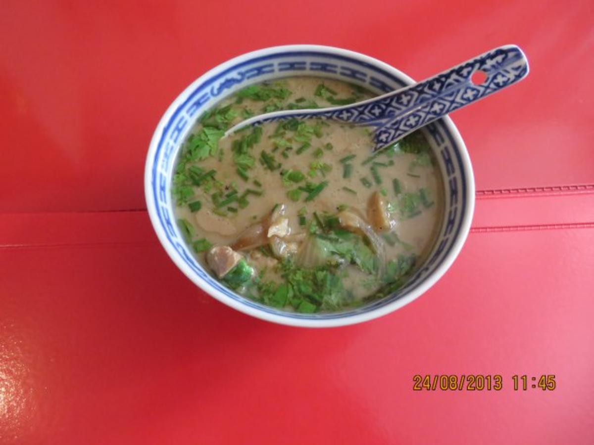 Bilder für Suppe: Asiatische Kokossuppe mit Hähnchen - Rezept