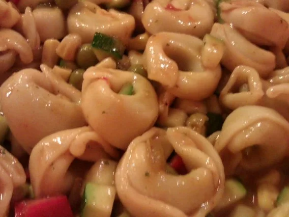 Rezept: Vegetarischer Tortellinisalat Bild Nr. 2 Vegetarischer Tortellinisalat - Rezept - Bild Nr. 2