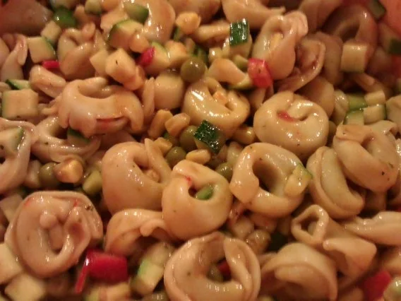 Rezept: Vegetarischer Tortellinisalat Bild Nr. 3 Vegetarischer Tortellinisalat - Rezept - Bild Nr. 3