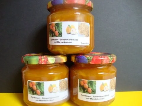 Aprikosen-Birnen Konfitüre mit Haselnusskrokant - Rezept