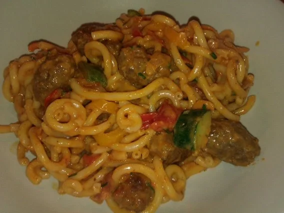 Scharfe Harissa-Nudel-Pfanne - Rezept