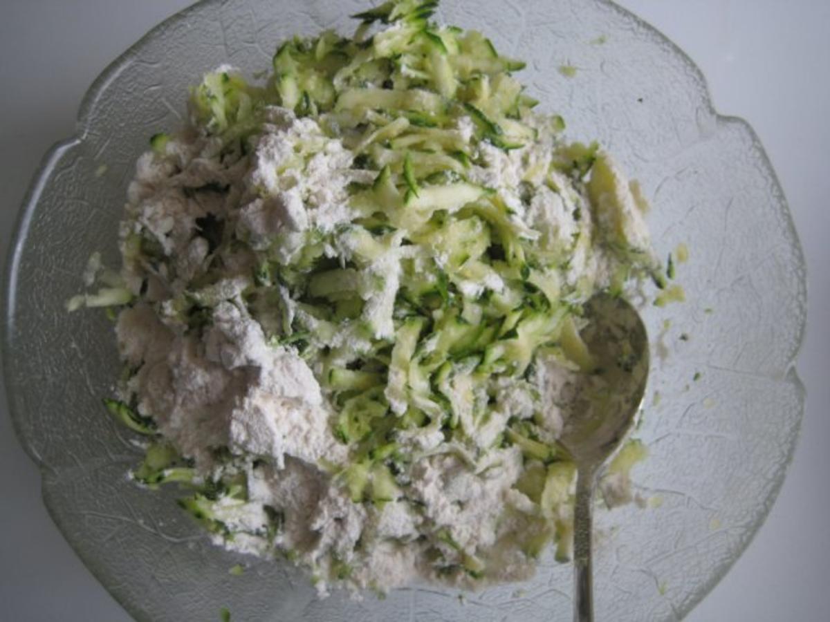 Zucchini Himbeer Gugelhupf - Rezept - Bild Nr. 6