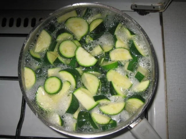 Rezept: Zucchini Pesto Bild Nr. 10 Zucchini Pesto - Rezept - Bild Nr. 10