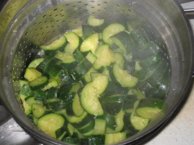 Rezept: Zucchini Pesto Bild Nr. 11 Zucchini Pesto - Rezept - Bild Nr. 11