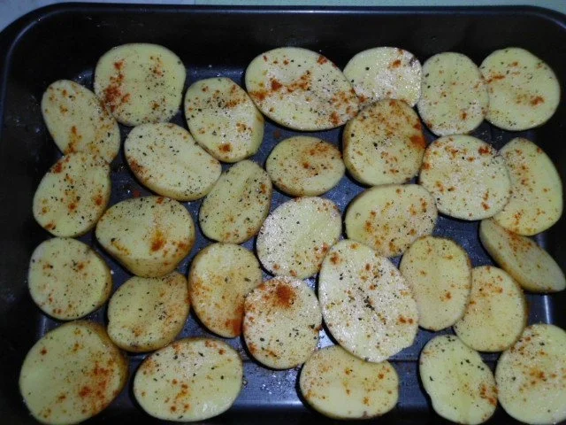 Enikös Backkartoffeln mit Kräuterquark, dazu Zwiebelsalat - Rezept - Bild Nr. 4