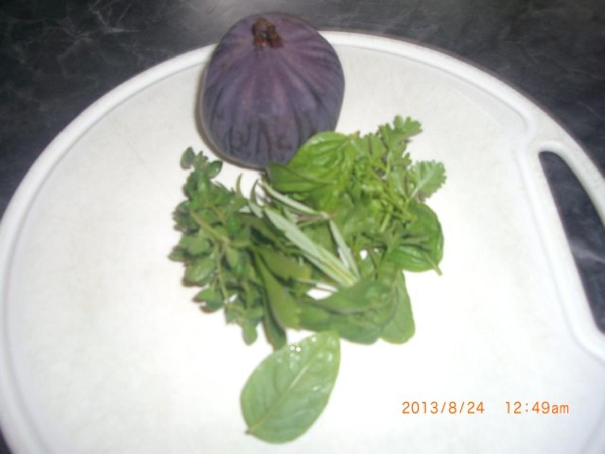 Garnelenplatte mit gebratener Feige, griechischem Salat und Bratkartoffeln - Rezept - Bild Nr. 3