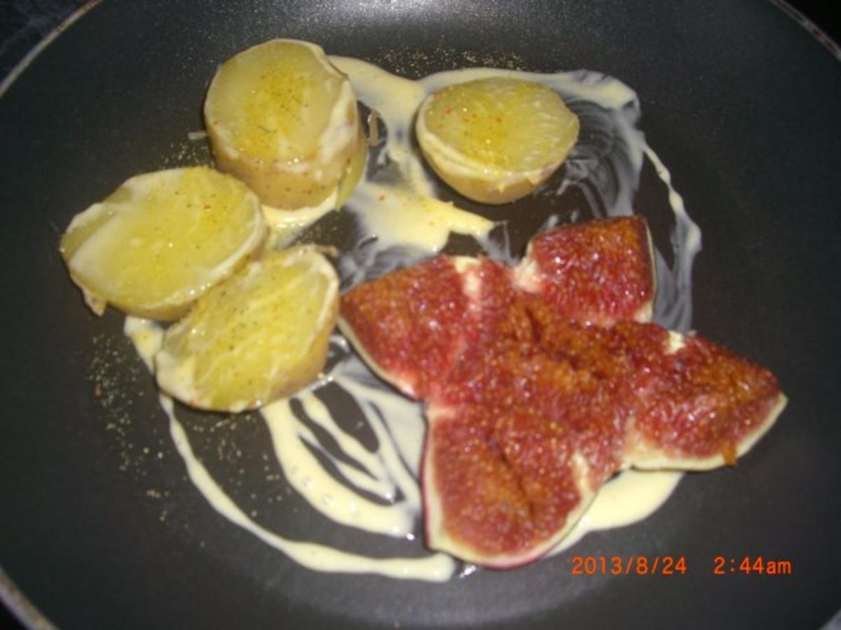 Garnelenplatte mit gebratener Feige, griechischem Salat und Bratkartoffeln - Rezept - Bild Nr. 5