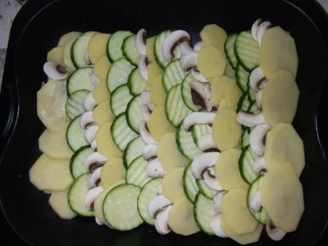 Rezept: Zucchini-Kartoffel-Auflauf Dieter´s Art Bild Nr. 5 Zucchini-Kartoffel-Auflauf Dieter´s Art - Rezept - Bild Nr. 5