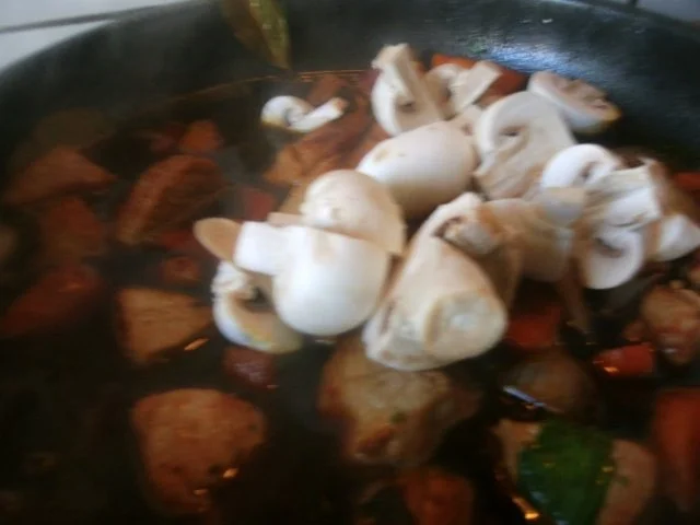 Hausmannskost - Gulasch mit Pilzen - Rezept - Bild Nr. 8