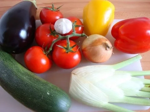 Rezept: Heiße Brühe mit geröstetem Mediteranem Gemüse Bild Nr. 3 Heiße Brühe mit geröstetem Mediteranem Gemüse - Rezept - Bild Nr. 3