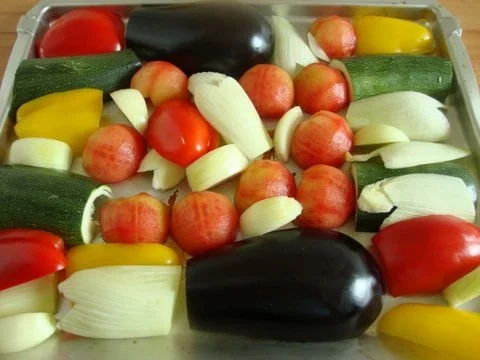 Rezept: Heiße Brühe mit geröstetem Mediteranem Gemüse Bild Nr. 4 Heiße Brühe mit geröstetem Mediteranem Gemüse - Rezept - Bild Nr. 4