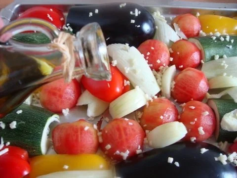 Rezept: Heiße Brühe mit geröstetem Mediteranem Gemüse Bild Nr. 6 Heiße Brühe mit geröstetem Mediteranem Gemüse - Rezept - Bild Nr. 6