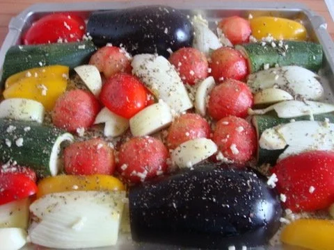 Rezept: Heiße Brühe mit geröstetem Mediteranem Gemüse Bild Nr. 7 Heiße Brühe mit geröstetem Mediteranem Gemüse - Rezept - Bild Nr. 7