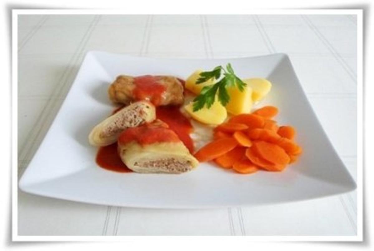 Kohlrouladen mit Tomatensauce, Salzkartoffeln und Möhren - schonend gegart. - Rezept - Bild Nr. 2