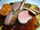 Lammrücken mit frischen Kräutern und Knoblauch - Rezept
