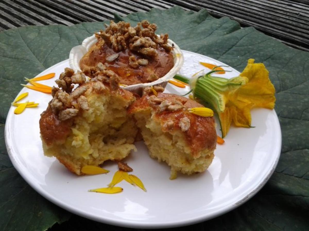 Kürbisküchlein mit gebrannten Sonnenblumenkernen - Rezept - kochbar.de