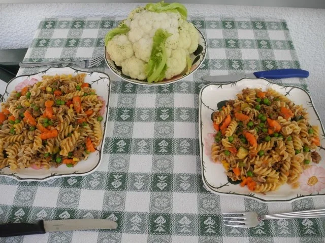 Rezept: Hackfleisch : Hackfleisch mit Gemüse und Pasta dazu Blumenkohl Bild Nr. 12 Hackfleisch : Hackfleisch mit Gemüse und Pasta dazu Blumenkohl - Rezept - Bild Nr. 12