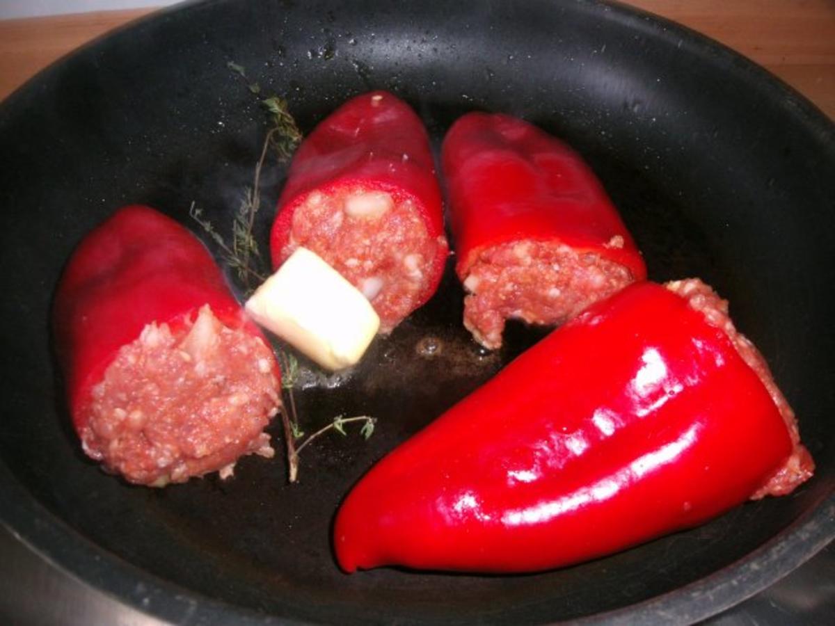 Hausmannskost - gefüllte Paprikaschoten in Tomatensauce - Rezept - Bild Nr. 3