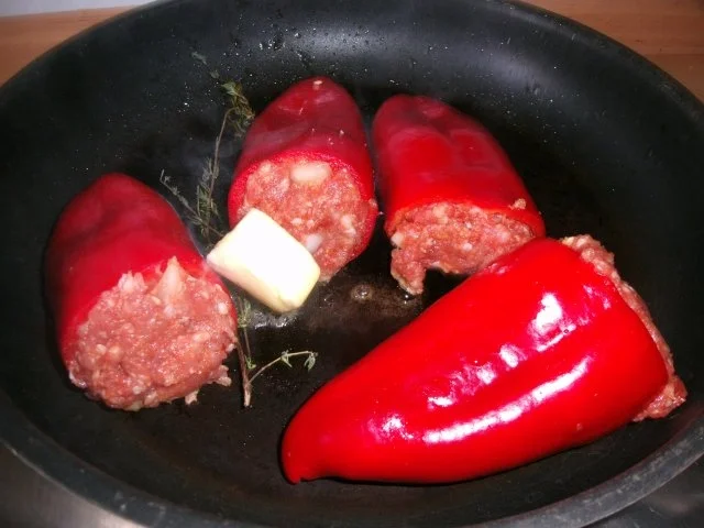 Rezept: Hausmannskost - gefüllte Paprikaschoten in Tomatensauce Bild Nr. 3 Hausmannskost - gefüllte Paprikaschoten in Tomatensauce - Rezept - Bild Nr. 3