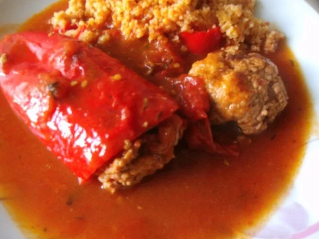 Rezept: Hausmannskost - gefüllte Paprikaschoten in Tomatensauce Bild Nr. 11 Hausmannskost - gefüllte Paprikaschoten in Tomatensauce - Rezept - Bild Nr. 11