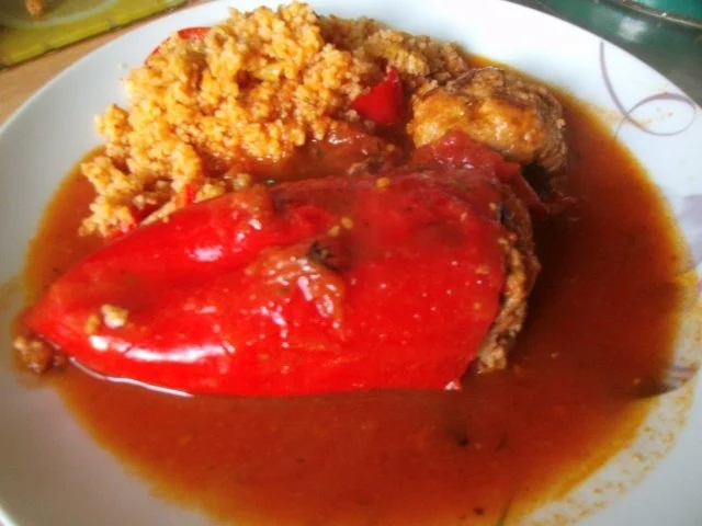Rezept: Hausmannskost - gefüllte Paprikaschoten in Tomatensauce Bild Nr. 12 Hausmannskost - gefüllte Paprikaschoten in Tomatensauce - Rezept - Bild Nr. 12
