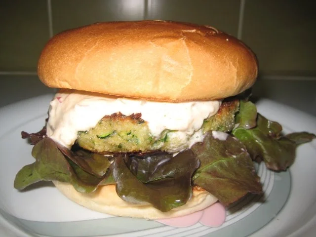 Rezept: Zucchini-Kichererbsen-Burger Bild Nr. 2 Zucchini-Kichererbsen-Burger - Rezept - Bild Nr. 2