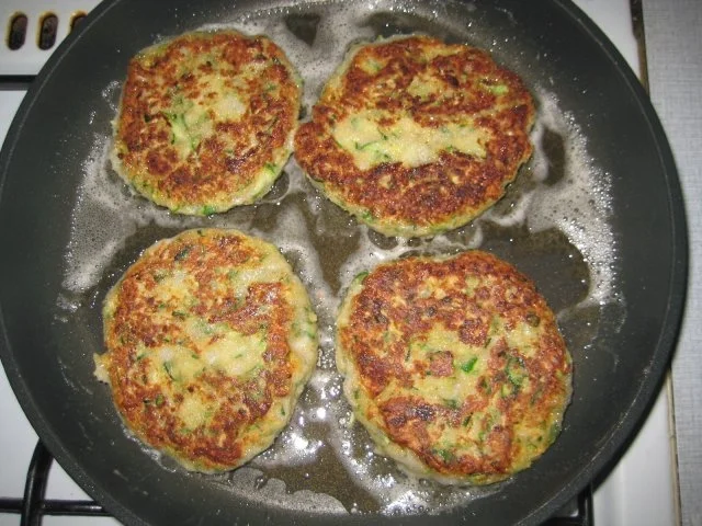 Rezept: Zucchini-Kichererbsen-Burger Bild Nr. 15 Zucchini-Kichererbsen-Burger - Rezept - Bild Nr. 15