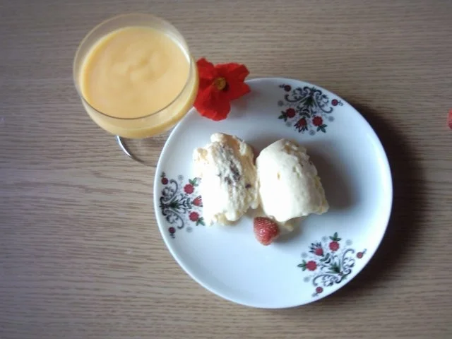 Eierlikör-Eis mit Schokoflocken - Rezept