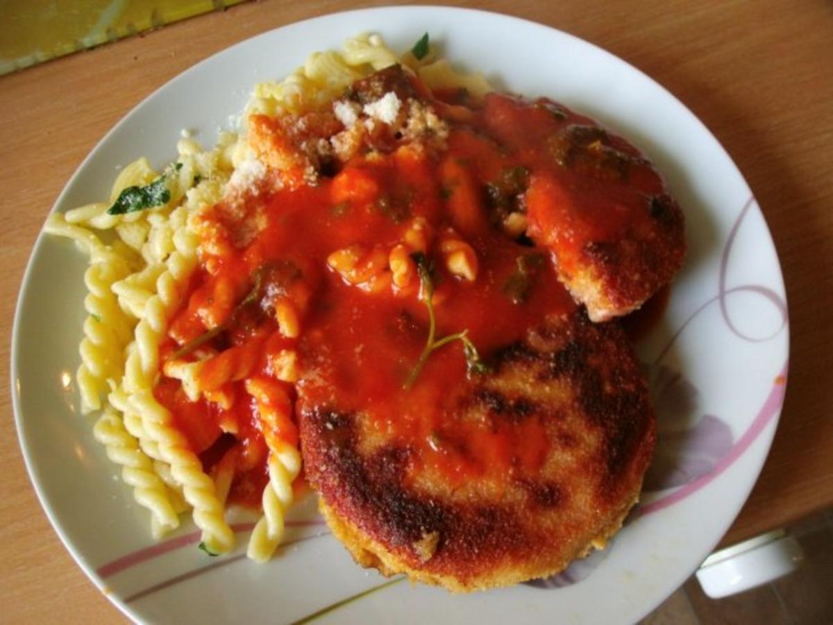 Bilder für Parmesannudeln in Tomatensauce und Jägerschnitzel - Rezept