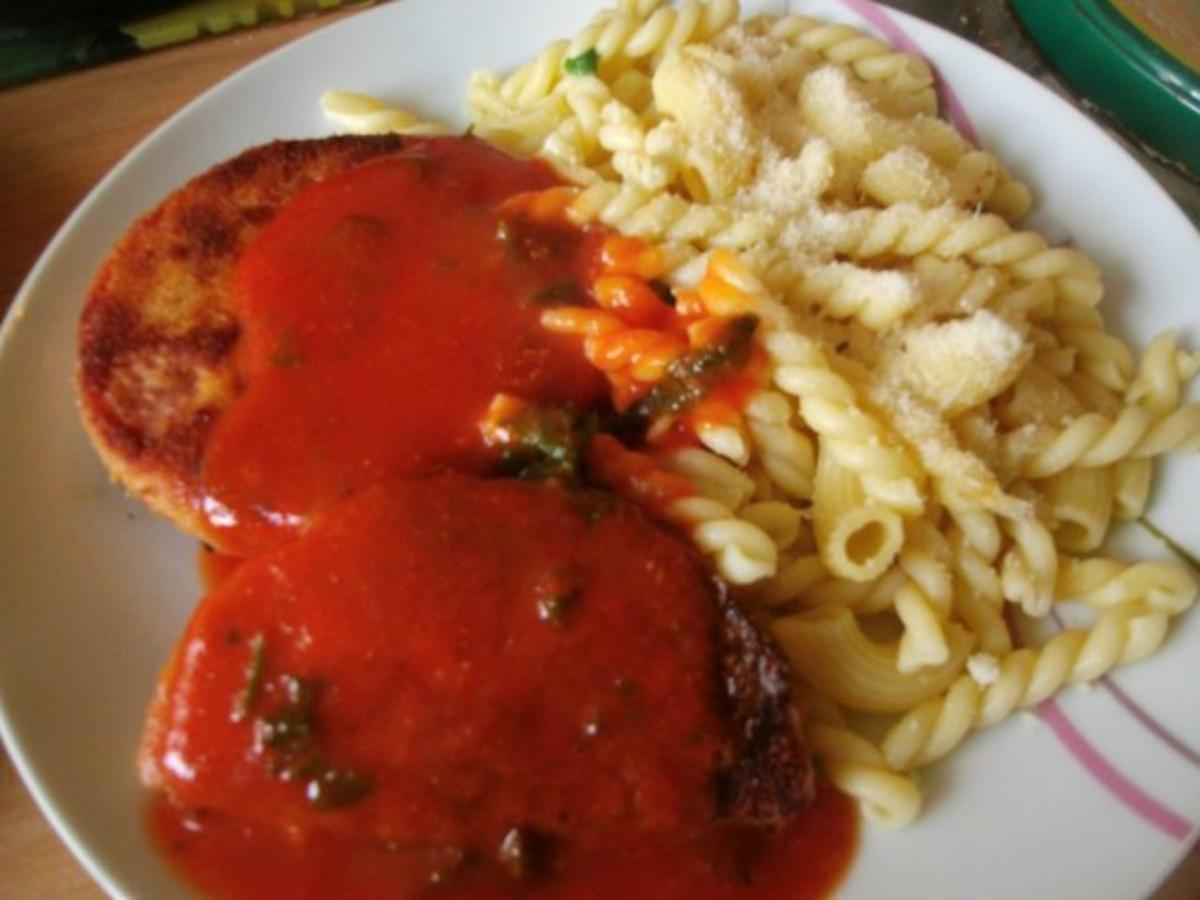 Parmesannudeln in Tomatensauce und Jägerschnitzel - Rezept - Bild Nr. 13