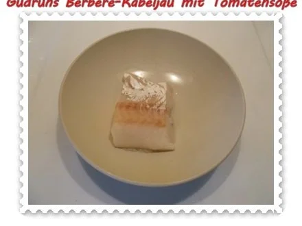 Fisch: Berbere-Kabeljau mit Backkartoffeln und Tomaten-Specksoße - Rezept - Bild Nr. 2