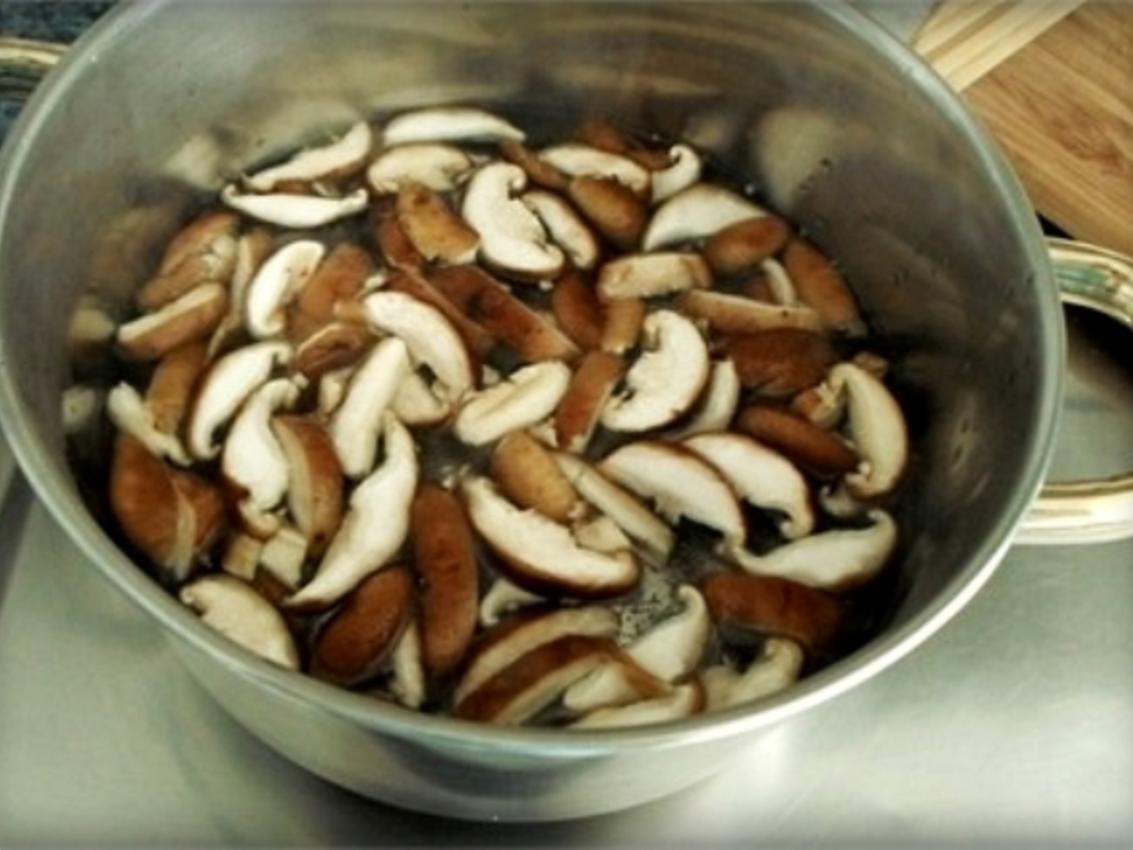 Scharf- saure Pekingsuppe mit frischen Shiitake - einfach - von 2010Herford